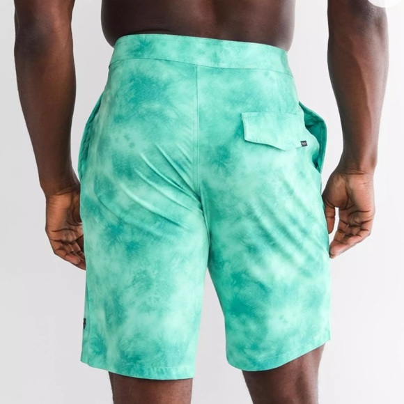 VEECE~Board Shorts / Stretch / Like New - Picture 14 of 15